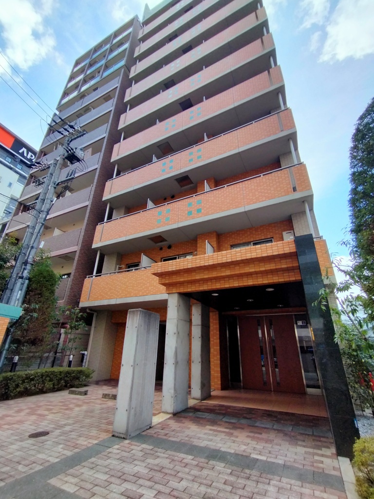 ジュネーゼグラン東梅田の外観