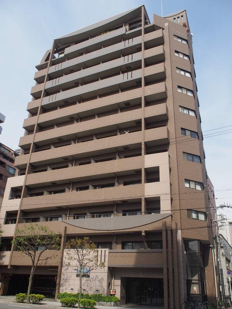 リーガル北梅田の外観