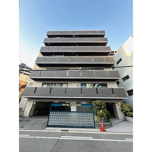 ロイヤル山崎の外観