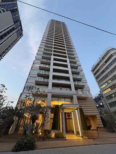 アデニウムタワー梅田の外観