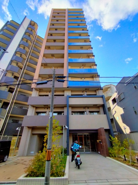コスモリード大阪福島の外観